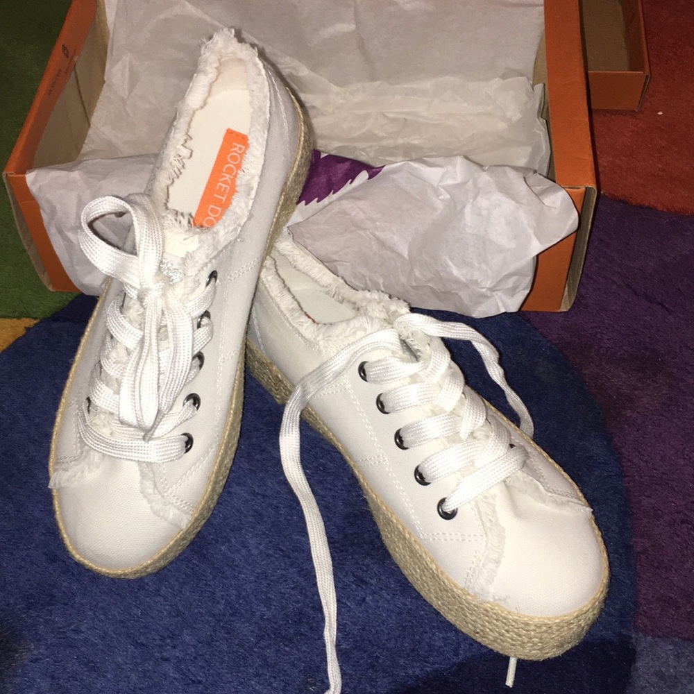 Super cute white platform sneakers!